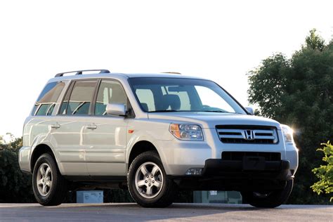 Honda pilot for sale by owner craigslist. Honda vehicles have a reputation for safety and reliability. However, the Honda Pilot, which first appeared on salesroom floors in the early 2000s, has had a more mixed record. In 2019, Honda refreshed the Pilot inside and out. 