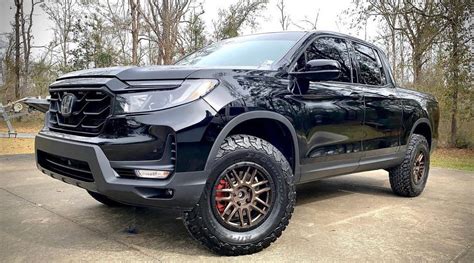 Honda ridgeline lifted. The Ridgeline comes standard with 18-inch wheels and 245/60 R18 105H all-season tires. Here are some other standard specs you should be aware of before you purchase your Ridgeline lift kit: Ground Clearance (AWD unladen) – 7.87 inches. Approach Angle (AWD) – 19.2°. Breakover Angle (AWD) – 18.5°. Departure Angle (AWD) – 21.4°. 