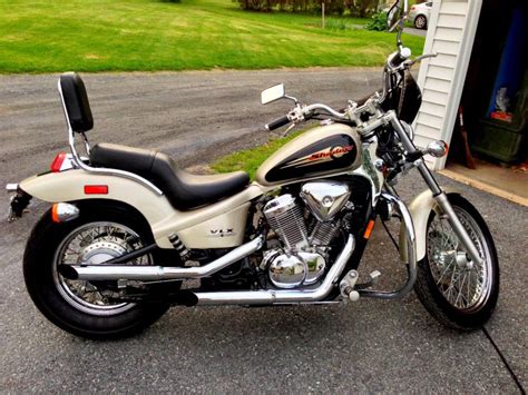Honda shadow 600 for sale. The Honda Shadow 600 motorcycle models: Custom/cruiser category: 2007 Honda Shadow VLX. Colors: Black. Price as new: 5499 USD. Engine: 583.00 ccm. Dry weight: 205.02 kg. Manufacturers profilation: The Shadow VLX is one of the most unique cruisers in Honda´s exceptional line-up. 