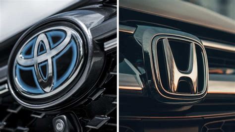 Honda toyota. A new Toyota boasts a three-year/36,000-mile basic warranty and a six-year/60,000-mile powertrain warranty, while Honda drops it to a five-year powertrain warranty at the same mileage. 