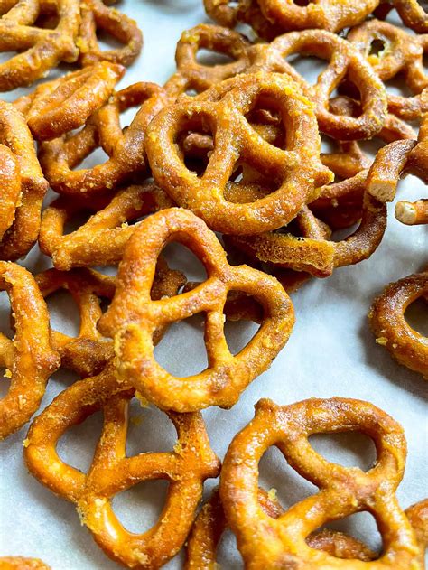 Honey mustard pretzels. Snyder's of Hanover Pretzel Pieces are Sourdough Hard Pretzels baked to perfection then broken into generous chunks and coated with Honey Mustard & Onion ... 