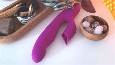 Honey Play Box offers multiple boutique bundles that will satisfy your needs and then some! If you want to level up from a regular orgasm , then the Mega Orgasm Bundle is the right one for you. It comes with a g-spot toy, clit-licking toy and lube spray that work together to make sure you get that explosive ending. . Honeyplaybox