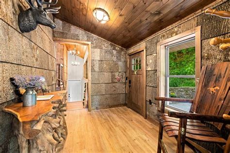 Hoobear lodge. Introducing Hoobear Lodge: Your Ultimate Smoky Mountains Getaway! ðŸŒŸ Nestled in downtown Gatlinburg, this enchanting cabin boasts 6 bedrooms/6 bathrooms, each room is an ensuite equipped with a king-size bed, smart tv, and its own bathroom. 