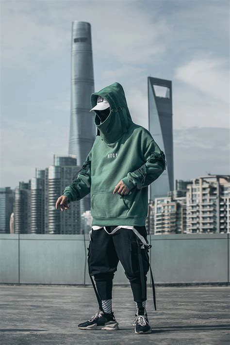 Hoodie in japan. In Japan, modest clothing is generally preferred, particularly for women. Avoid wearing revealing clothing, such as shorts or crop tops, in more conservative areas. Instead, opt for clothing that covers your shoulders and knees. Light layers like cardigans, scarves, or shawls can also provide additional coverage while adding a stylish touch to ... 