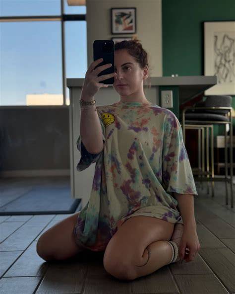 Hoopsy daisy nudes | Hoopsy Daisy on Instagram: "I am known for my ...