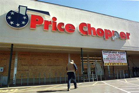 Hoosick street price chopper. Price Chopper Application Online: Jobs & Career Info. Value-focused supermarket chain Price Chopper maintains a network of over 130 locations across New York, Vermont, Pennsylvania, New Hampshire, Massachusetts, and Connecticut. The sizable grocery store chain employs thousands of workers companywide and looks to add enthusiastic and qualified ... 