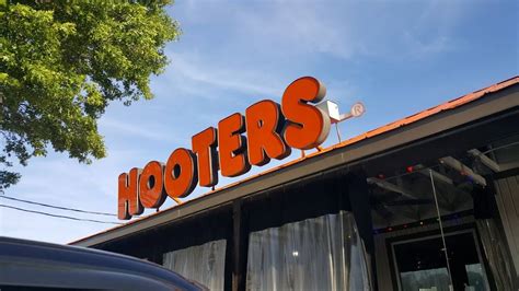 Hooters metairie. What goes best with Basketball - Hooters Wings or Hooters Fried Pickles? 