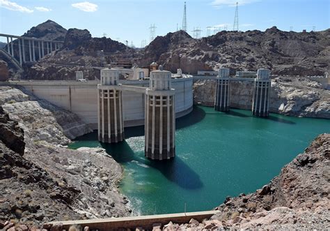 Hoover dam water level today. Jun 7, 2021 · Hoover Dam's normal capacity is 2,074 megawatts, Bernardo says, generating enough power per year to supply approximately 450,000 average households. At today’s lake level, the dam’s capacity ... 