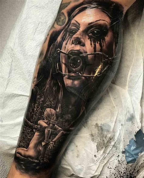 Horror style creepy looking leg tattoo of creepy woman with human heart