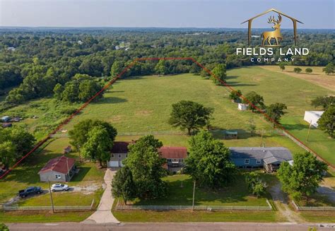 Horse Breeding/Sales Barns in Bristow, Oklahoma (Creek County)