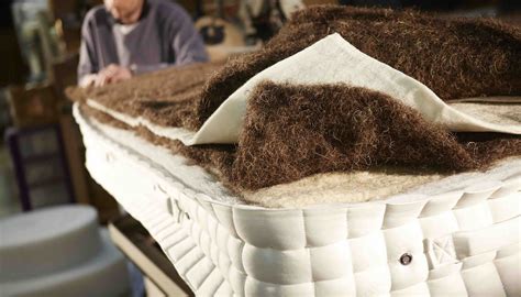 Horse hair mattress. An Amish mattress is everything you expect in modern comfort, but it is handcrafted with old-fashioned care and precision. Many people think Amish-made and immediately think of the 1800s. However, this does not mean that these mattresses are filled with horsehair, feathers, or corn husks. 