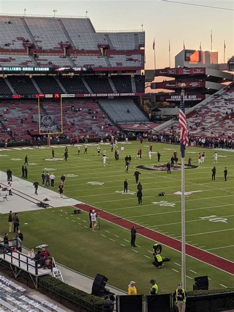 Horseshoe club williams brice stadium. Row Numbers. Rows in Section 902 are labeled 1-7, WC, 9-30. There is a walkway betweeen Rows WC and 9. An entrance to this section is located at Row WC. When looking towards the field, lower number seats are on the right. 