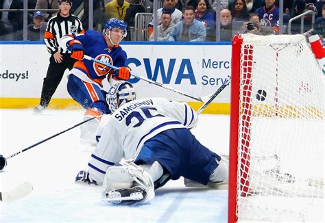 Horvat scores in OT as Islanders recover after giving up two-goal lead and beat Maple Leafs 4-3