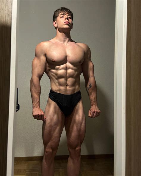 Hot Muscle Tanning Porn Videos