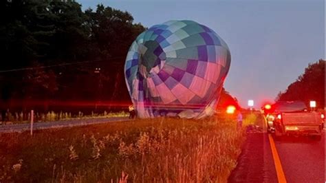 Hot air balloon lands on Vermont highway median after being stalled in flight