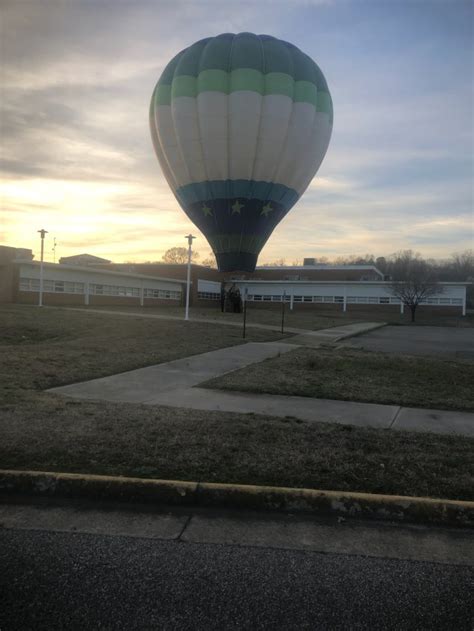 Hot air balloon makes emergency landing at Virginia middle school