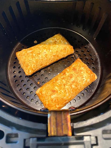 Hot pockets in air fryer. Place a pastry rectangle on top of the mixture and press edges together with a fork to seal. Spray with spray oil if you desired a shiny, smooth pastry, but it really is optional. Place breakfast pockets in the air fryer basket and cook for 8-10 minutes at 370 degrees. Watch carefully and check every 2-3 minutes for desired done-ness. 