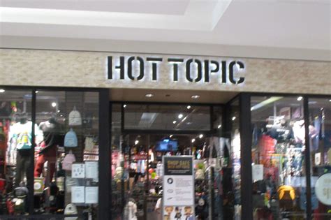 Hot tipic. If you’re on the hunt for pop-culture-approved merch, apparel, goods, gifts, and more, look no further than Hot Topic–Valley River Center. That’s right, fandom fiends–we’re not just an online shop filled to the brim with all the hottest pop-culture stuff you’re after (though we … 