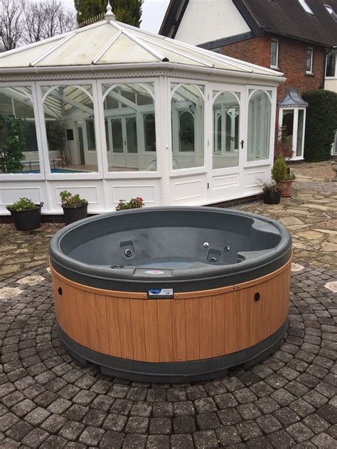 Hot tubs cheap. A well-designed hot tub made with finer materials will last longer than a less quality designed spa made with cheaper materials. For example, Jacuzzi® hot tubs, which are made with high-quality materials and engineered with attention to detail and craftsmanship can last you between 10-15 years, whereas an initially cheaper hot tub may only ... 