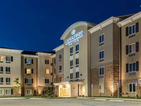 Hotel candlewood suites. Staff. Located 1 mile off I-94 and 15 minutes' drive from downtown Kenosha, this all-suite hotel features free Wi-Fi. An outdoor patio and a 24-hour fitness room are also provided. A flat-screen TV and a full kitchen are found in each modern room of Candlewood Suites Kenosha. A coffee maker, work desk and an iron are also … 