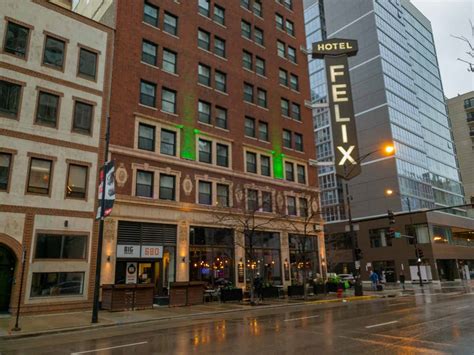Hotel felix chicago. Water Tower Place, 360 Chicago en het Chicago Theater liggen allemaal op 1 km van het Hotel Felix. Stellen kunnen met name de locatie waarderen — ze gaven een score van 8,9 voor een reis voor twee. 
