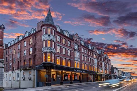 Hotel in cork ireland. Looking for Cork Hotel? 3-star hotels from $102 and 4 stars+ from $148. Stay at Hotel Isaacs Cork City from $182/night, Belvedere Lodge from $137/night, Rezz Cork from $102/night and more. ... Golf is a popular sport in Ireland. In the city of Cork, you’ll find over 20 golf courses including the Blarney Hotel & Golf Resort. Along with a ... 