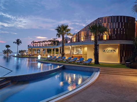 Set in Central Pattaya, Centara Azure Hotel Pattaya’s 