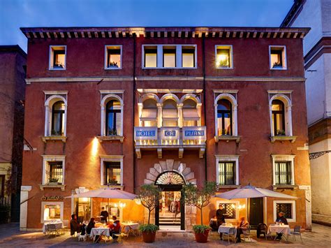 Hotel venezia. Hotel Saturnia is one of the historical family-run 4 star hotels in Venice, located near Saint Mark's square. Best available rates on our website. ... S. Marco 2398 - Via XXII Marzo Venezia. How to get here. The hotel is located a few … 