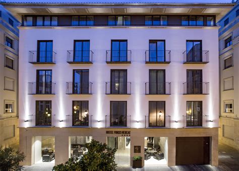 Hotel vincci. Hotel Vincci Albayzin 4* is located in the center of Granada Spain. Among the Vincci hotels, this hotel is special for its typical Andalusian-style building that boasts a magnificent enclosed patio that bathes its rooms in natural light. 