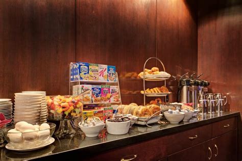 Hotel with free breakfast near me. Oct 22, 2019 ... Embassy Suites locations offer free breakfast and free dinner (or evening snacks). Five hotel brands offer free breakfast every morning and free ... 