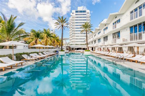 Hoteles en miami beach. Hay 11,609 hoteles en Miami Beach cerca de Miami. Miami International Airport Hotel es el más cercano con una distancia de 0.8 km de este aeropuerto. En promedio, las personas se quedan 3 días cuando se alojan en hoteles en Miami Beach. El precio promedio del alojamiento para 3 días en Miami Beach en la última semana ha sido de S/ 2,205. 
