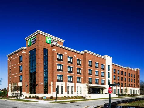 Presented below are all of the Holiday Inn properties available in Tennessee. Choose from Holiday Inn, Holiday Inn Express, or Holiday Inn Select properties and select the location that best suits your lodging needs. Keyword. Destination Appalachian Mtns Bristol Chattanooga Knoxville Memphis Murfreesboro Nashville Oak Ridge Pigeon Forge .... 