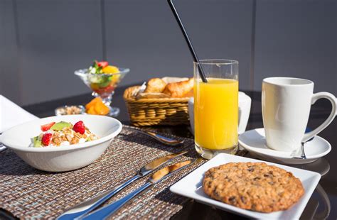 Hotels free breakfast. What are mornings like at your home or in your family? Long and leisurely? Hectic and frenetic? No matter what your family or their lifestyle looks like from day to day, fitting a ... 
