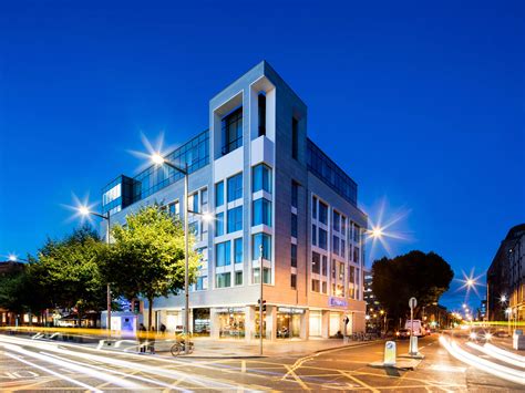 Hotels in dublin city centre. Extended stay hotels are affordable options found in many cities throughout the United States. These hotels often come with kitchenettes and other amenities for both short-term and... 