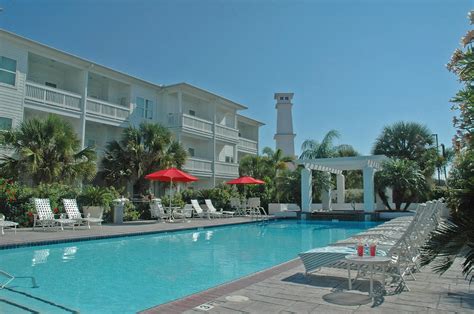Hotels in rockport tx. The INN is ideal for relaxing family vacations, group retreats, weekend getaways and more. Visitors at The INN regularly boast of its charm and location, but don't take it from us. See for yourself! If you're looking fora Rockport, TX, get away, check out The Inn at Fulton Harbor. Call us at 361-790-5888 to book your reservation at our hotel. 