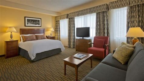 Hotels near Coors Field in Denver, USA www.trivago.com