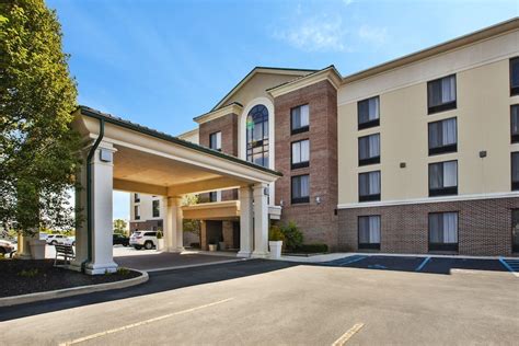 Hotels near Fort Wayne Children