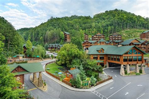 Hotels near Great Smoky Mountains Railroad - Orbitz.com