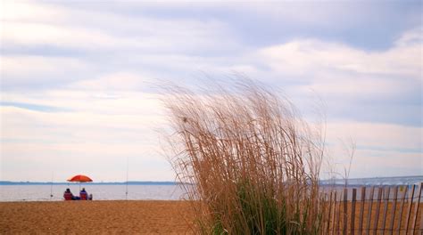 Hotels near Sandy Point State Park