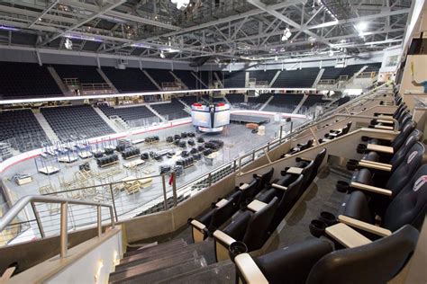 Arena Enhances Connections to the Community As the University of Nebraska Omaha's (UNO) main assembly building, the new Baxter Arena is a physical .... 