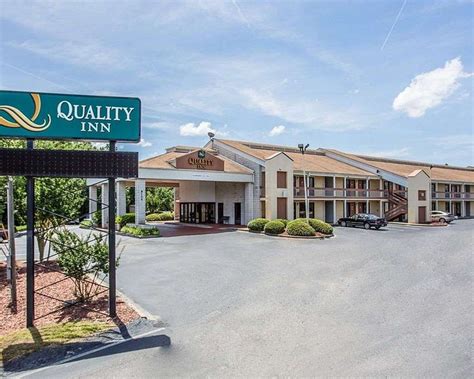 Hotels near fort jackson south carolina. Convenient hotel off I-77, near the University of South Carolina. Located in the heart of the South Carolina midlands, La Quinta Inn ® by Wyndham Columbia SE/Fort Jackson puts you in the exciting capital city of Columbia. Our inviting hotel gives you easy access to the University of South Carolina and the main gate of Fort Jackson. 