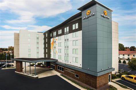 Hotels near i 81 winchester va. Hampton Inn N/Conference Center. Located at the intersection of Interstate 81 and Route 7, this hotel offers a free hot breakfast, free Wifi, fitness center, and 5,000 square feet of flexible meeting space. 1204 Berryville Avenue. Winchester, VA 22601. (540) 678-4000. 