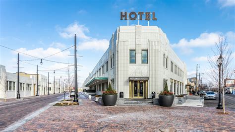 1,663 reviews. 120 West Market Street, Indianapolis, IN 46204-2815. 0.3 miles from 46204 center. #30 of 205 hotels in Indianapolis. Visit hotel website. Stay at the Hilton Indianapolis Hotel & Suites which boasts 332 guest rooms and suites as well as a wide range of amenities.. 