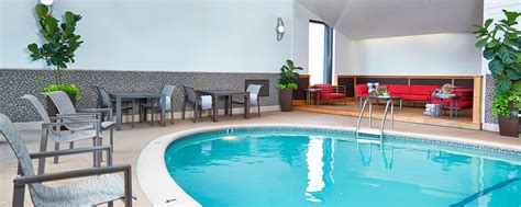 Hotels with indoor pools in st louis mo. Louis at the Arch puts you in a great location, within just a 10-minute walk of Gateway Arch and Busch Stadium. Guests can take a dip in the indoor pool or grab ... 
