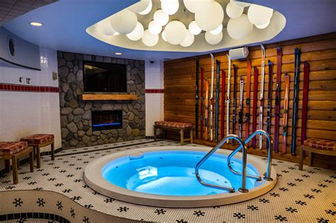 Hotels with spa tubs. These suite hotels with hot tubs in Portland have a spa: Best Western Pony Soldier Inn - Airport - Traveler rating: 4.5/5. Country Inn & Suites by Radisson, Portland International Airport, OR - Traveler rating: 4/5. The Porter Portland, Curio Collection By Hilton - … 