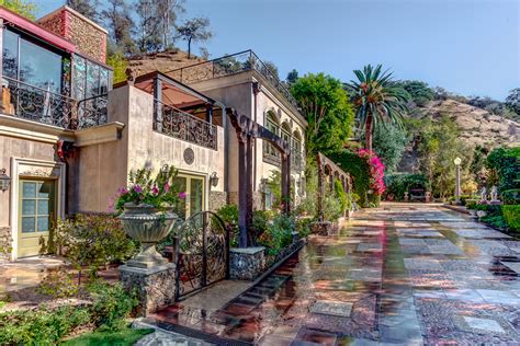Houdini estate. The listing notes that it's "across the street from the world famous Houdini Estate" and that includes three lots totaling 14,140 square feet. Asking price is $255,000. 