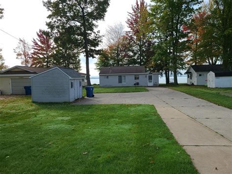 Houghton lake real estate. 126 Houghton Lake, MI homes for sale, median price $228,950 (1% M/M, 29% Y/Y), find the home that’s right for you, updated real time. 