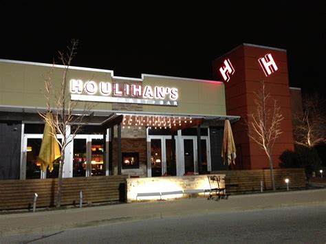 Houlihans. Houlihan's | Restaurant and Bar Near You 