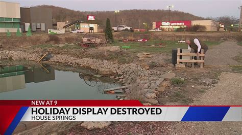 House Springs man charged with destroying Christmas decorations