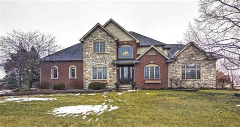 House for sale crown point. View 59 photos for 1035 Mary Ellen Dr, Crown Point, IN 46307, a 7 bed, 6 bath, 8,509 Sq. Ft. single family home built in 2008 that was last sold on 05/20/2021. 
